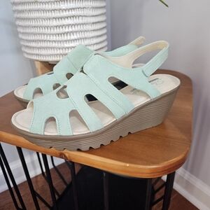New skechers sz 8 sandals
